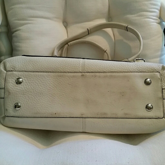 Coach handbag! Perfect Summer bag! - Picture 3 of 3